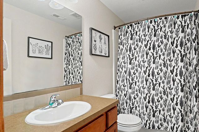 2113 N Walnut Creek Dr, Derby, KS 67037
