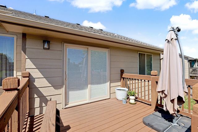 2113 N Walnut Creek Dr, Derby, KS 67037