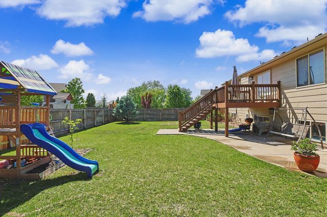 2113 N Walnut Creek Dr, Derby, KS 67037