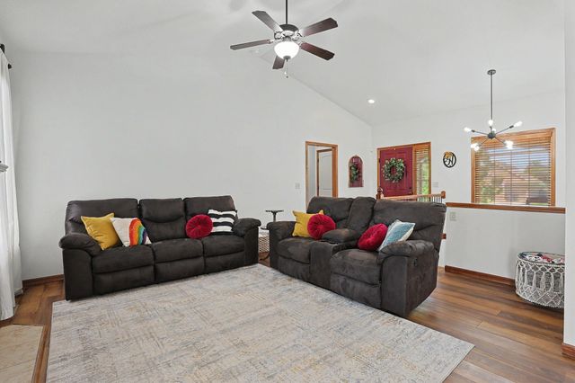 2113 N Walnut Creek Dr, Derby, KS 67037