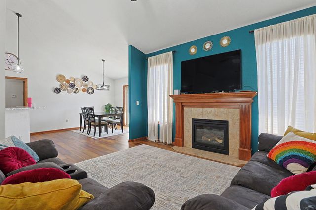 2113 N Walnut Creek Dr, Derby, KS 67037