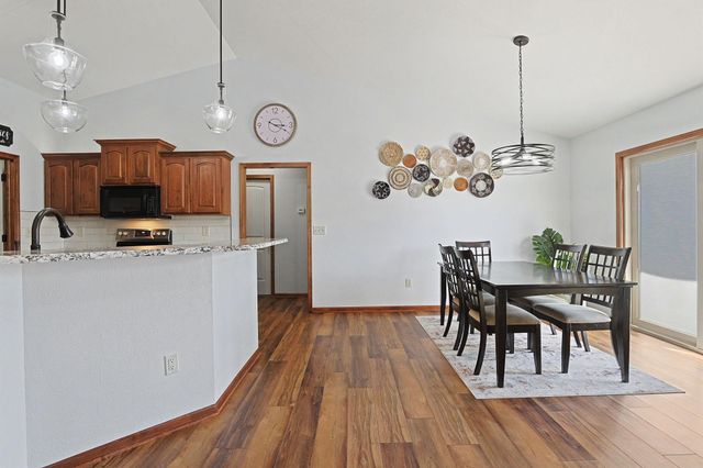 2113 N Walnut Creek Dr, Derby, KS 67037