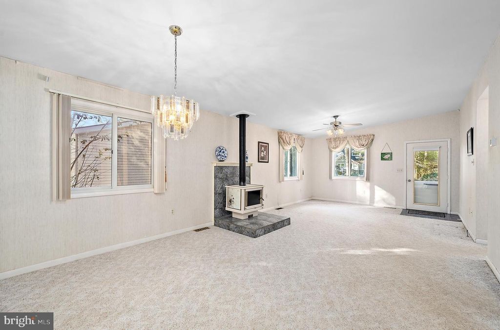 Image 10 of property listing at 29 PINEHURST RD, Ocean Pines, MD 21811