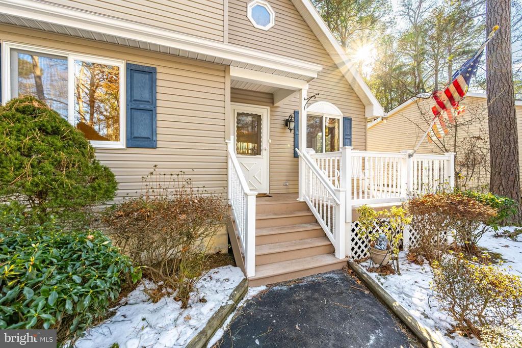 Image 2 of property listing at 29 PINEHURST RD, Ocean Pines, MD 21811