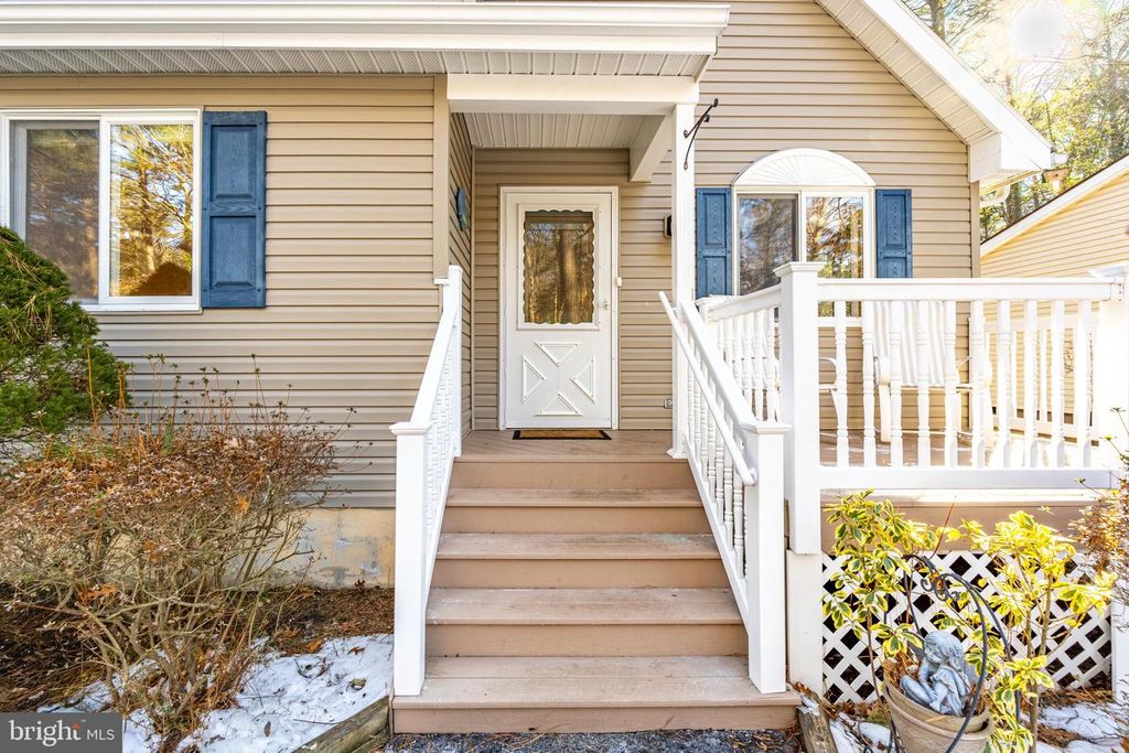 Image 3 of property listing at 29 PINEHURST RD, Ocean Pines, MD 21811