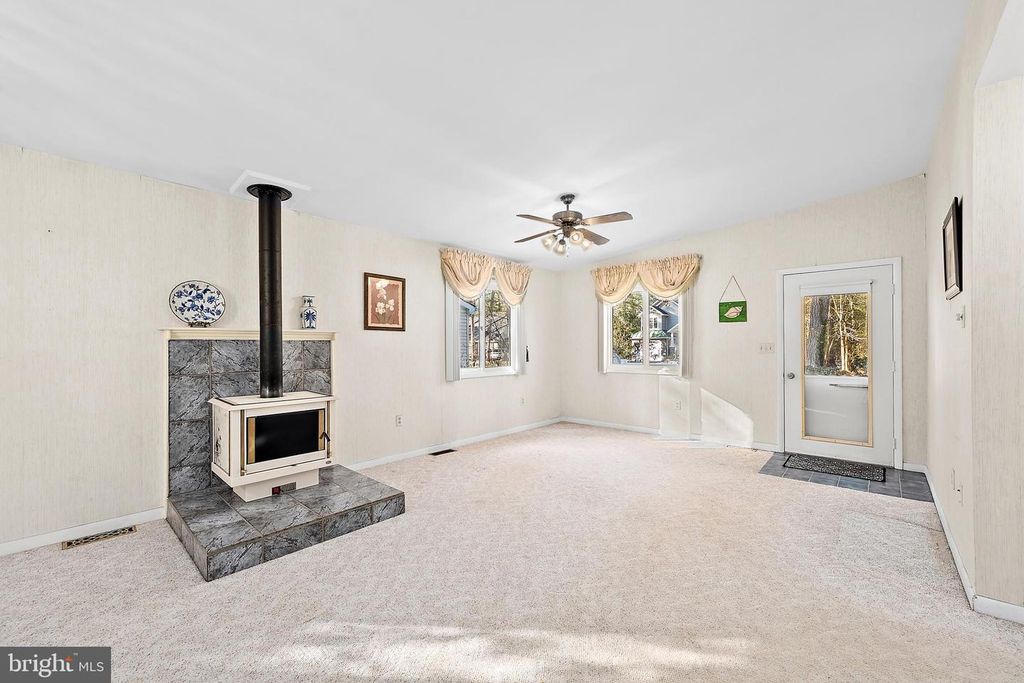 Image 8 of property listing at 29 PINEHURST RD, Ocean Pines, MD 21811