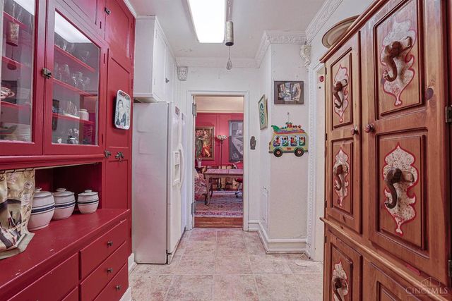 3900 Rose Hill Avenue, Cincinnati, OH 45229