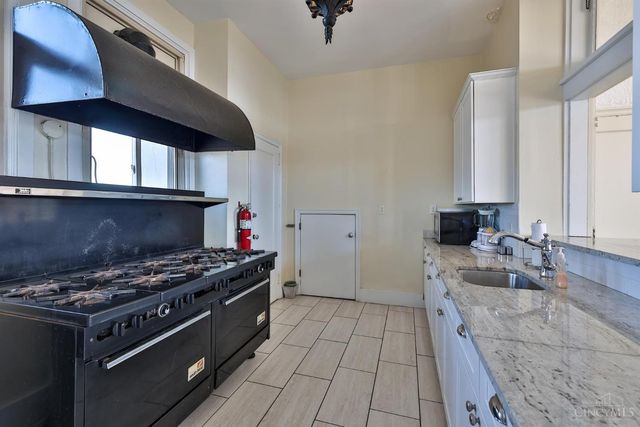 3900 Rose Hill Avenue, Cincinnati, OH 45229