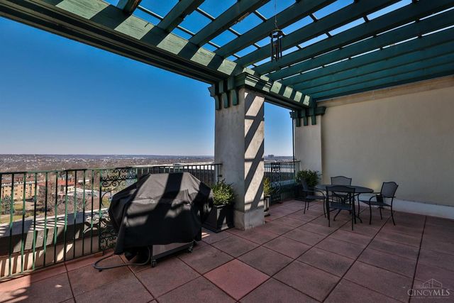 3900 Rose Hill Avenue, Cincinnati, OH 45229