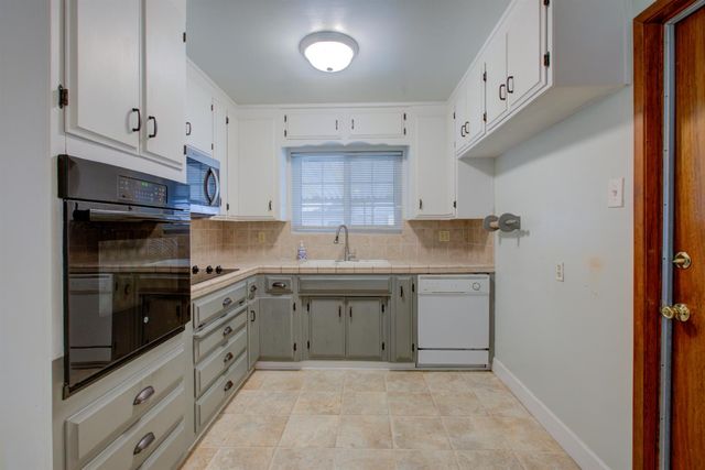 2126 Monticello Ave, Modesto, CA 95350