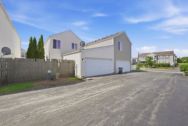 752 Four Seasons Boulevard 752, Aurora, IL 60504