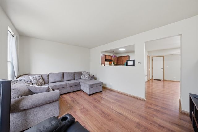752 Four Seasons Boulevard 752, Aurora, IL 60504