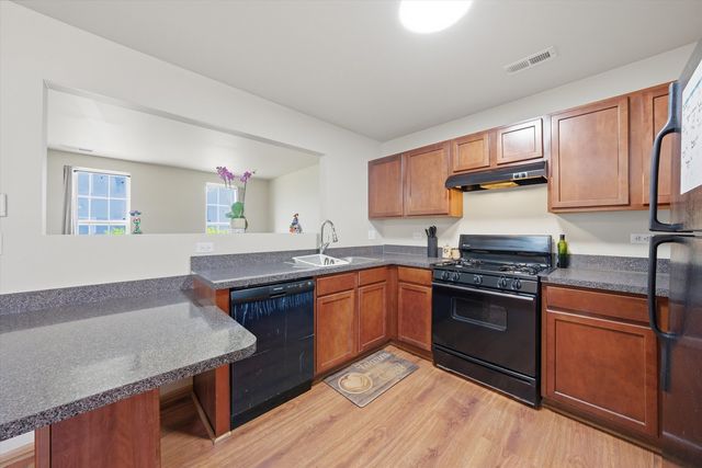 752 Four Seasons Boulevard 752, Aurora, IL 60504