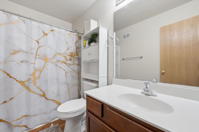 752 Four Seasons Boulevard 752, Aurora, IL 60504