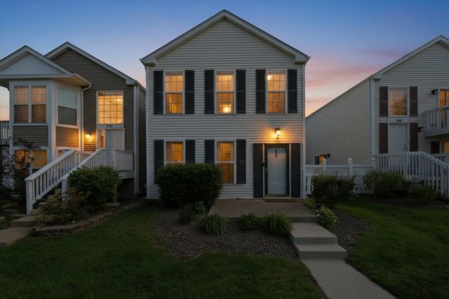752 Four Seasons Boulevard 752, Aurora, IL 60504