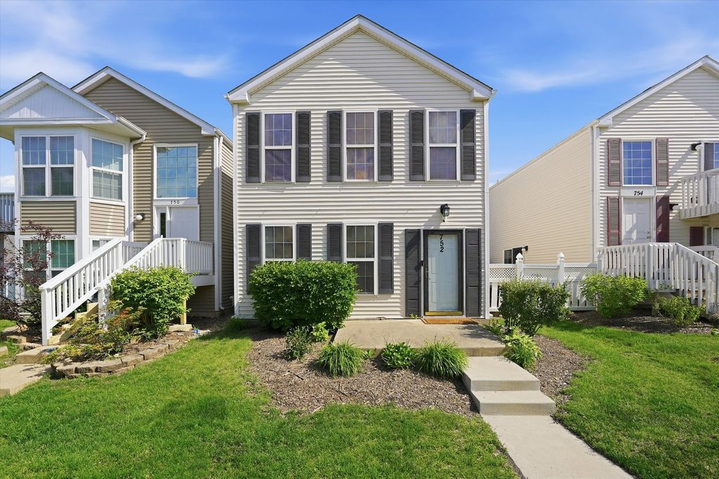 752 Four Seasons Boulevard 752, Aurora, IL 60504