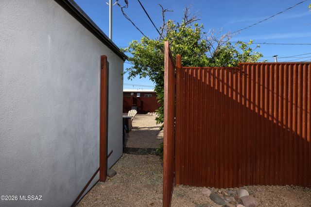 1909 E 8th Street, Tucson, AZ 85719