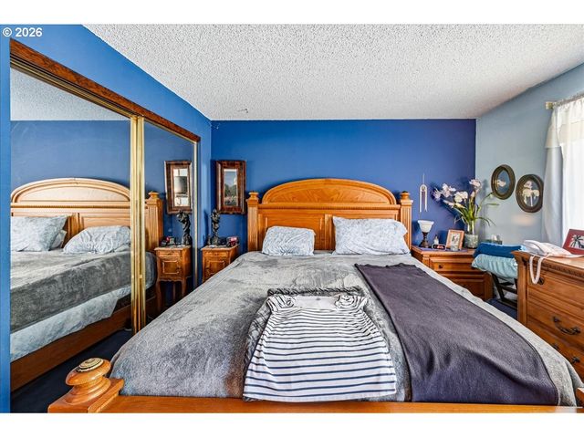 2330 Se PALOMA Dr, Gresham, OR 97080