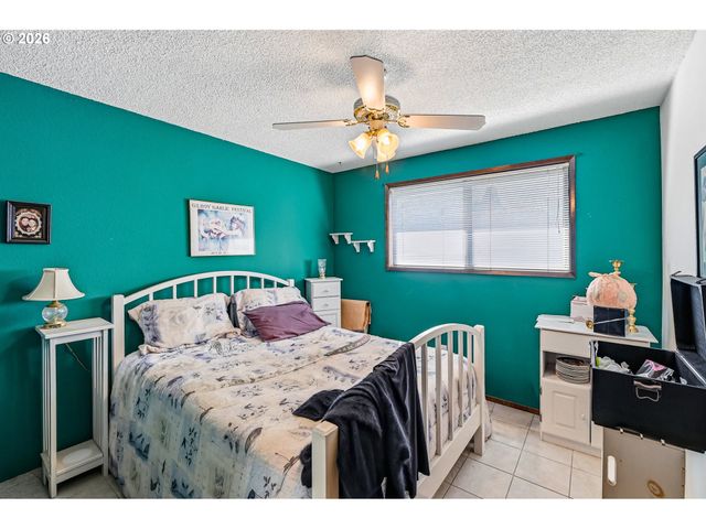 2330 Se PALOMA Dr, Gresham, OR 97080