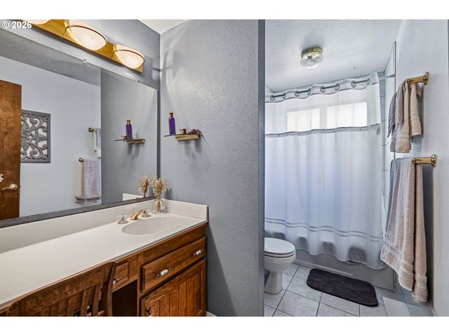 2330 Se PALOMA Dr, Gresham, OR 97080