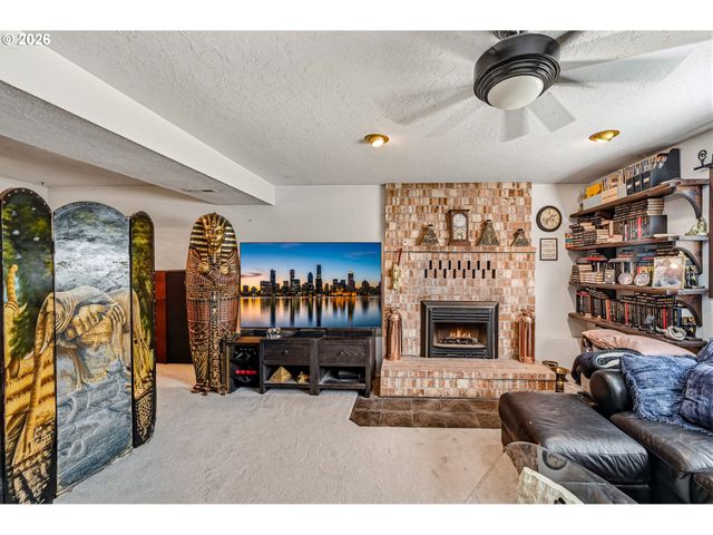 2330 Se PALOMA Dr, Gresham, OR 97080