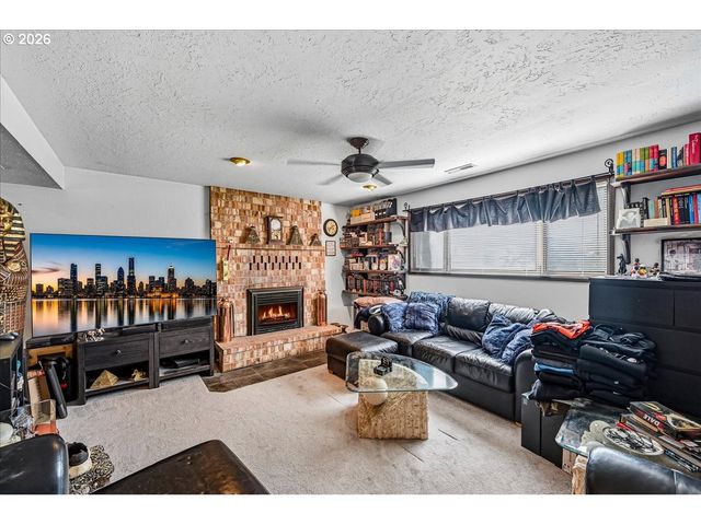 2330 Se PALOMA Dr, Gresham, OR 97080
