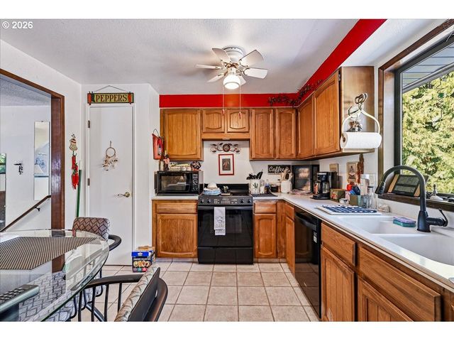 2330 Se PALOMA Dr, Gresham, OR 97080