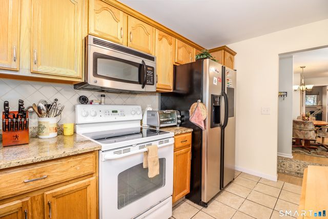 12 Hulls Highway 12, Fairfield, CT 06890