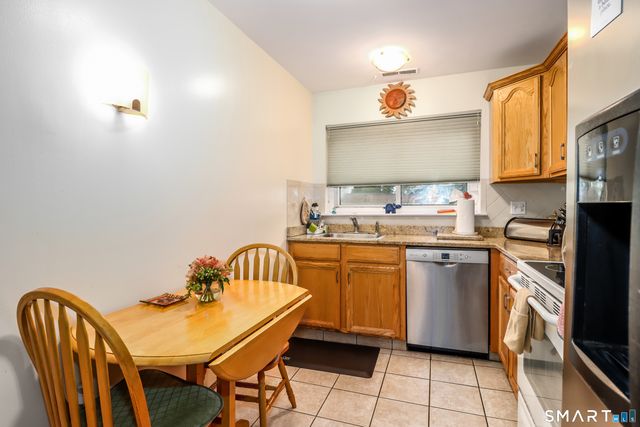 12 Hulls Highway 12, Fairfield, CT 06890