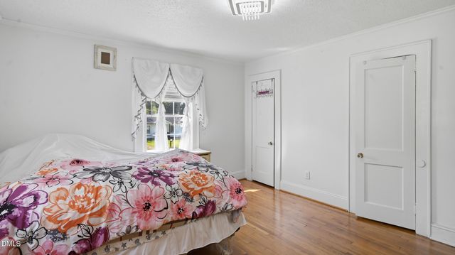 325 W Gilbreath Street, Graham, NC 27253