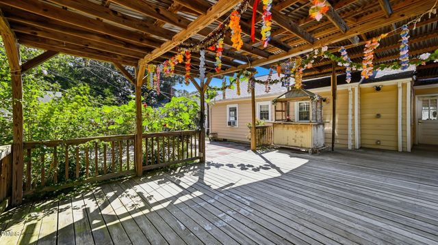 325 W Gilbreath Street, Graham, NC 27253