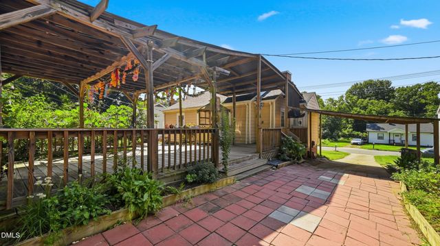 325 W Gilbreath Street, Graham, NC 27253