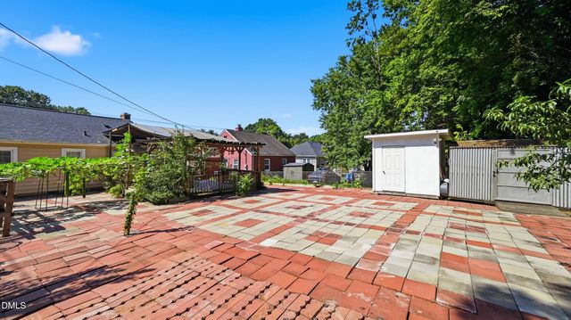 325 W Gilbreath Street, Graham, NC 27253