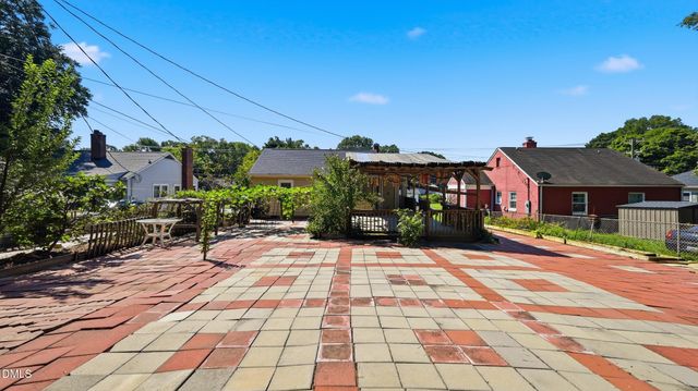 325 W Gilbreath Street, Graham, NC 27253