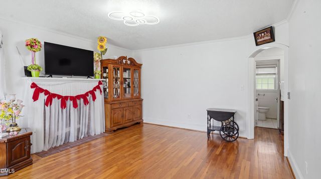 325 W Gilbreath Street, Graham, NC 27253