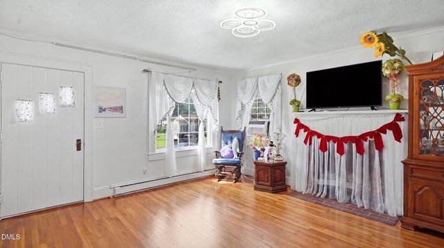 325 W Gilbreath Street, Graham, NC 27253