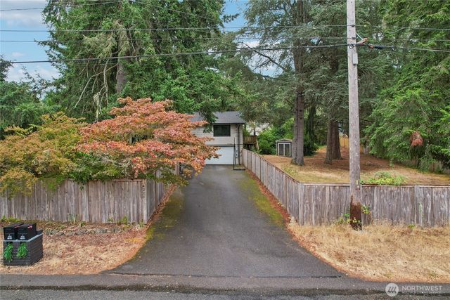 4223 Robin Road W, University Place, WA 98466