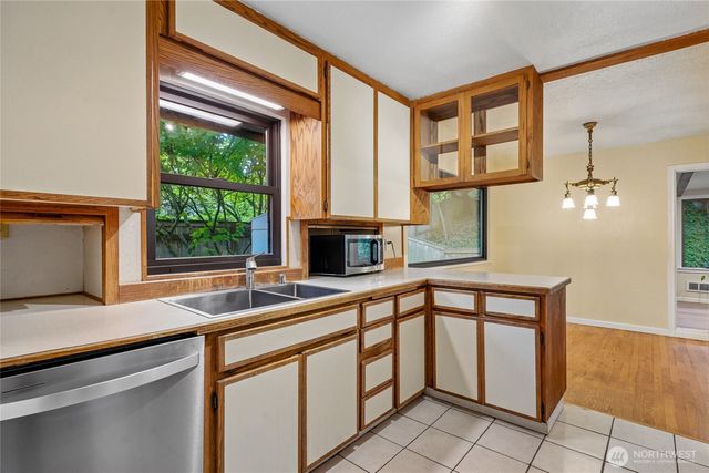 4223 Robin Road W, University Place, WA 98466