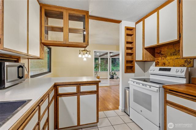 4223 Robin Road W, University Place, WA 98466