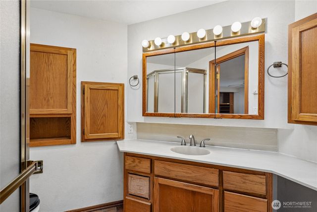 4223 Robin Road W, University Place, WA 98466