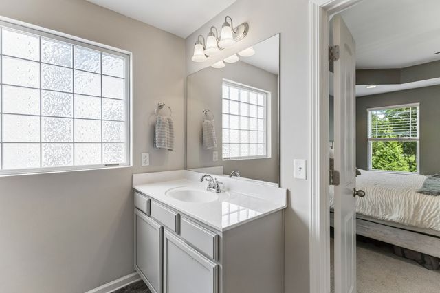 6026 Enclave Dr, Murfreesboro, TN 37128