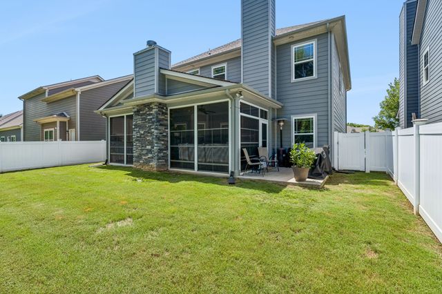 6026 Enclave Dr, Murfreesboro, TN 37128