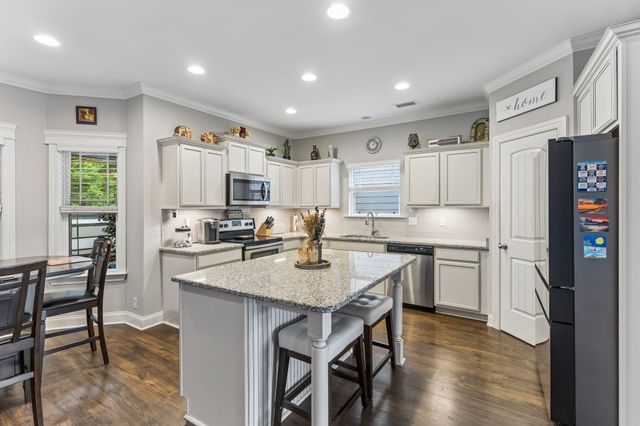6026 Enclave Dr, Murfreesboro, TN 37128