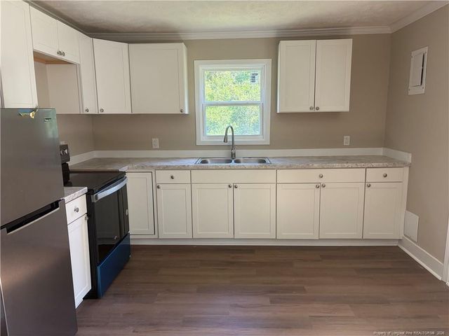 523 Oakwood Avenue, Raeford, NC 28376
