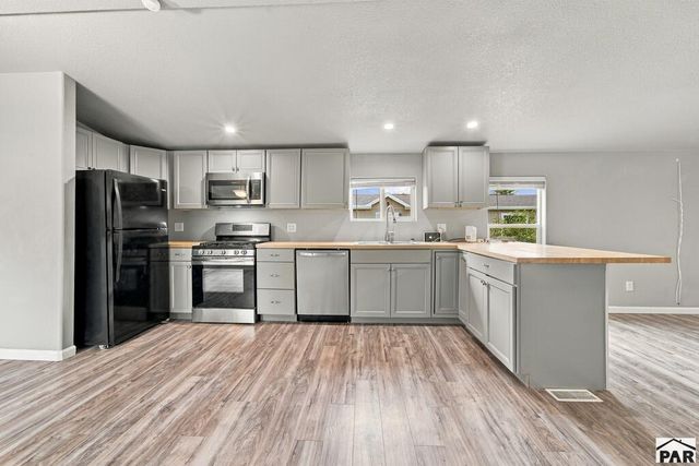 980 S Dawnview Dr, Pueblo West, CO 81007