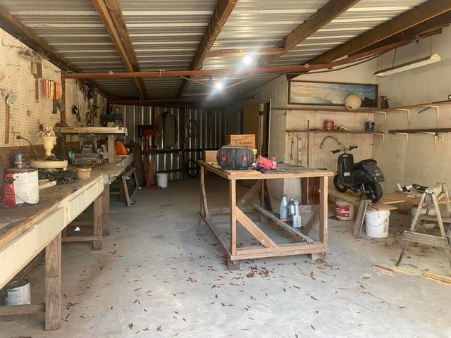 3188 Niblett Bluff Rd, Vinton, LA 70668