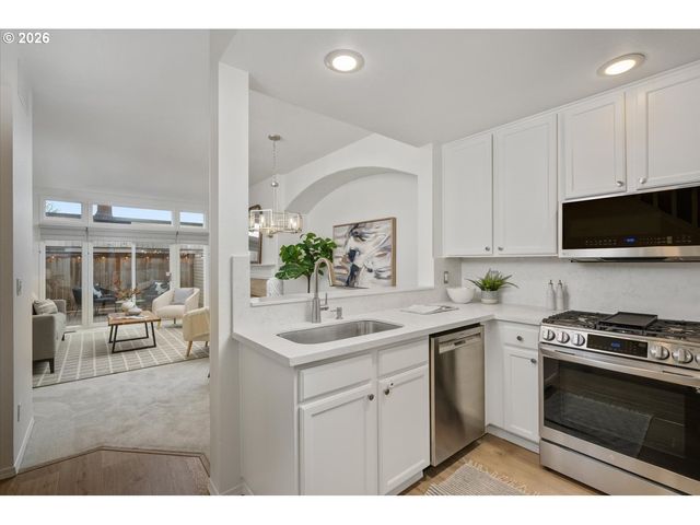 2341 Nw OVERTON St, Portland, OR 97210