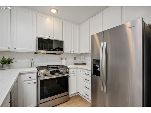 2341 Nw OVERTON St, Portland, OR 97210