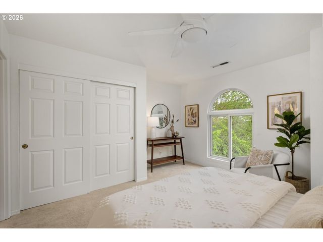 2341 Nw OVERTON St, Portland, OR 97210