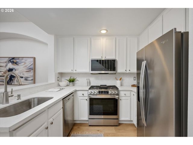 2341 Nw OVERTON St, Portland, OR 97210